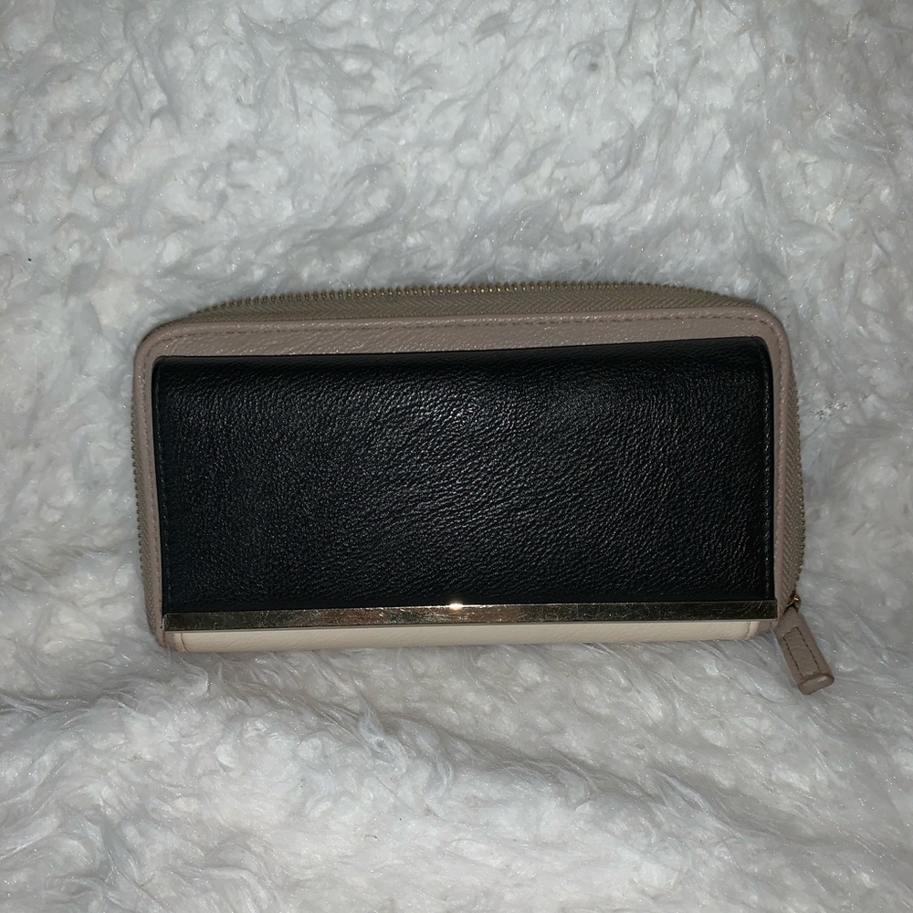 Multi toned wallet
